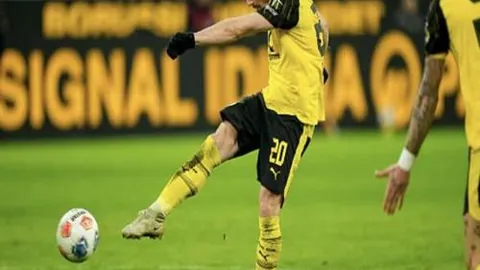 “圣诞夜篮球盛宴：掘金与森林狼巅峰对决，揭秘战局密码！”