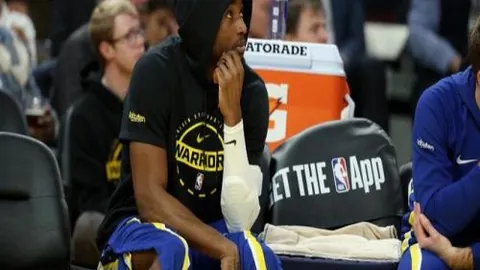 李娜昔日拥吻少女网坛崭露头角，家庭倾力卖深圳房产助其追梦